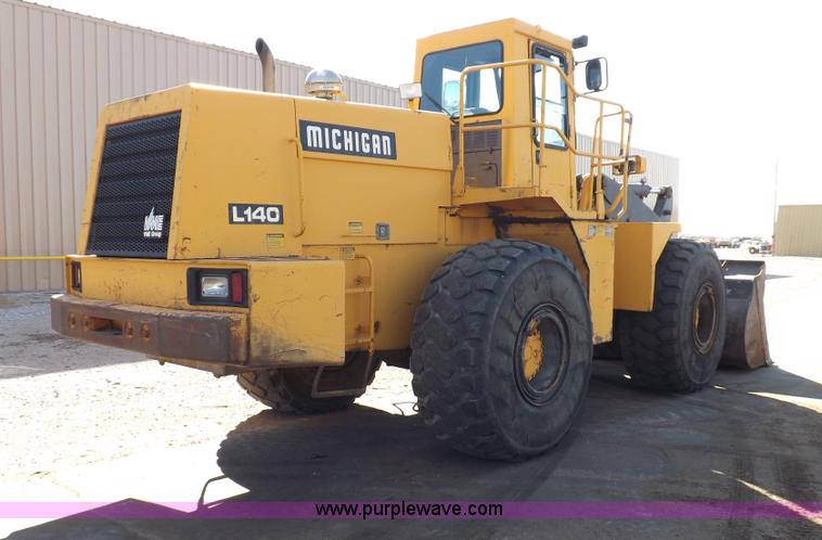 image for item F6426 1990 Michigan L140 wheel loader