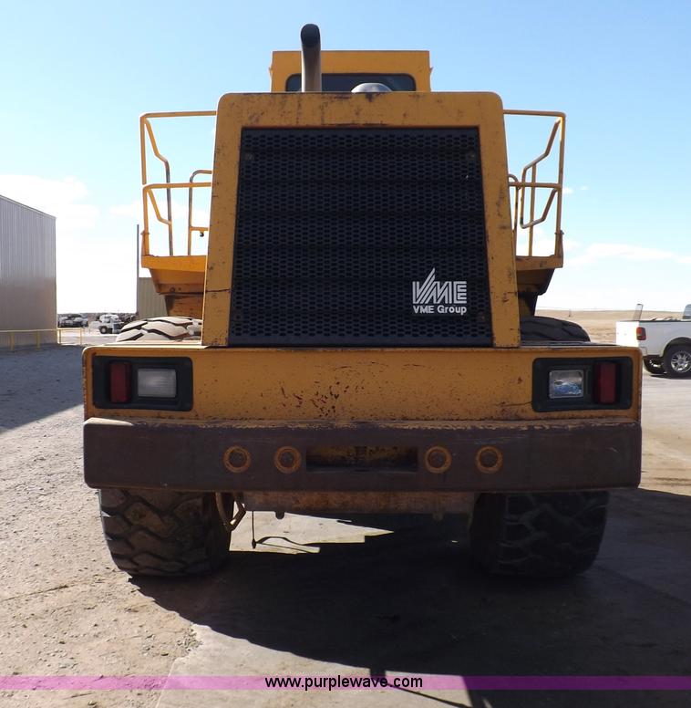 image for item F6426 1990 Michigan L140 wheel loader