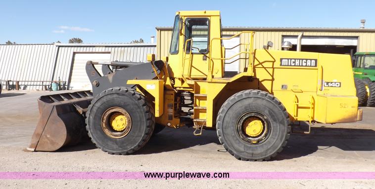 image for item F6426 1990 Michigan L140 wheel loader