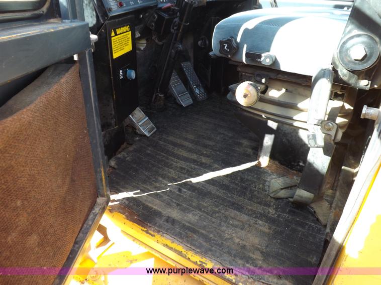 image for item F6426 1990 Michigan L140 wheel loader