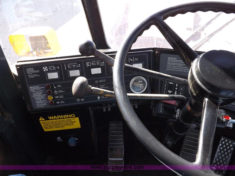 image for item F6426 1990 Michigan L140 wheel loader