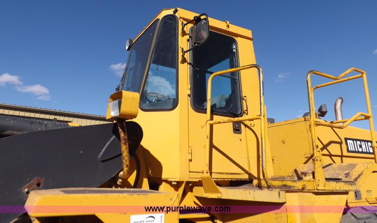 image for item F6426 1990 Michigan L140 wheel loader