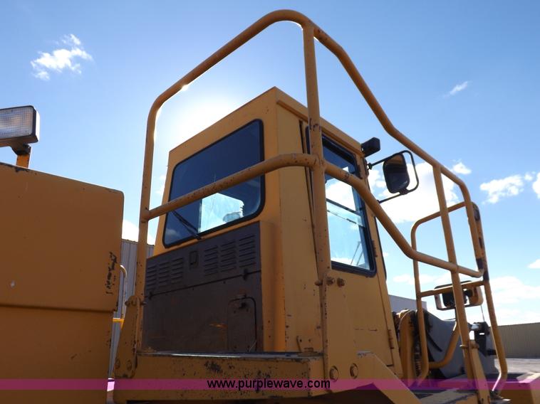 image for item F6426 1990 Michigan L140 wheel loader