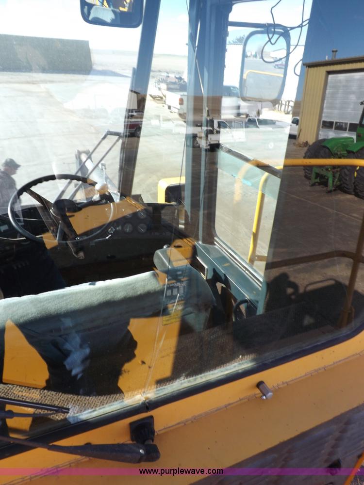 image for item F6426 1990 Michigan L140 wheel loader