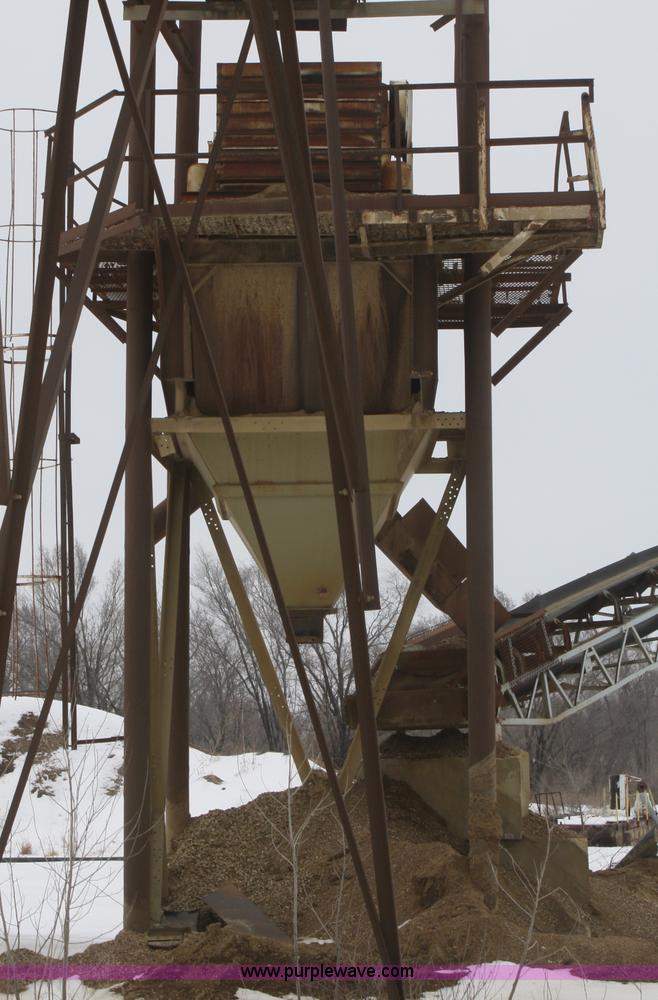 image for item V9519 Deister screen deck with hopper