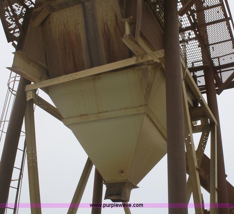 image for item V9519 Deister screen deck with hopper