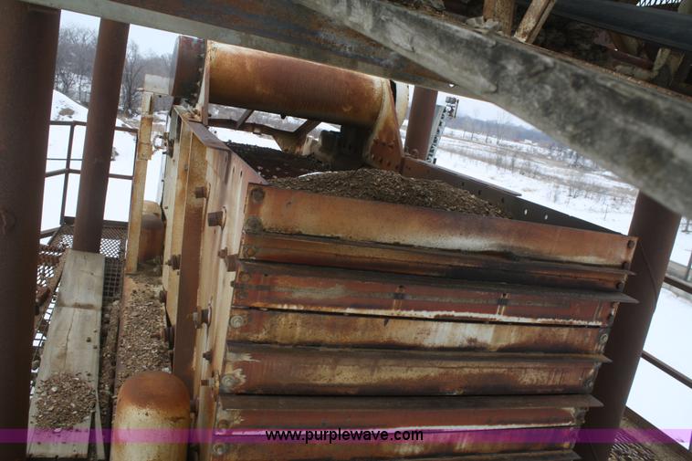 image for item V9519 Deister screen deck with hopper