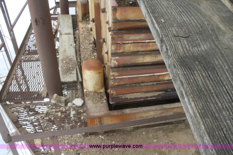 image for item V9519 Deister screen deck with hopper