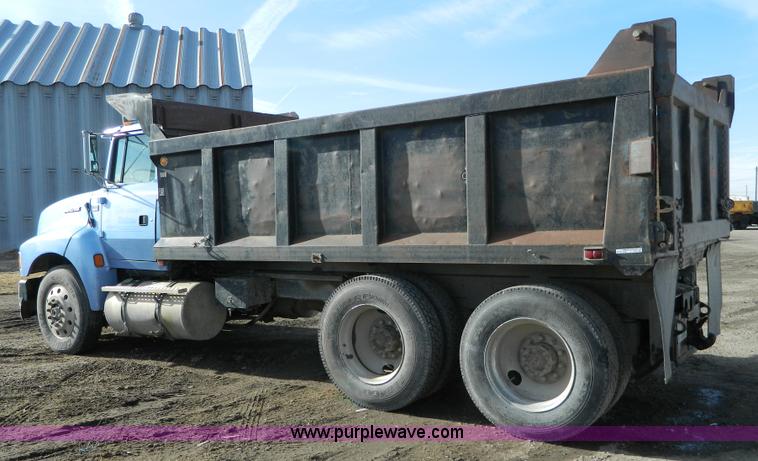 image for item Y9055 1993 Ford LTL 9000 Aero Max dump truck