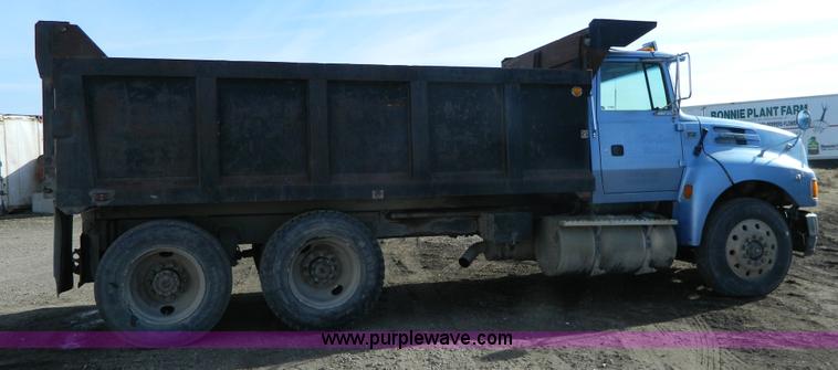 image for item Y9055 1993 Ford LTL 9000 Aero Max dump truck