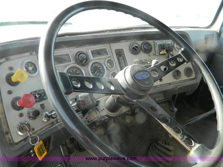 image for item Y9055 1993 Ford LTL 9000 Aero Max dump truck