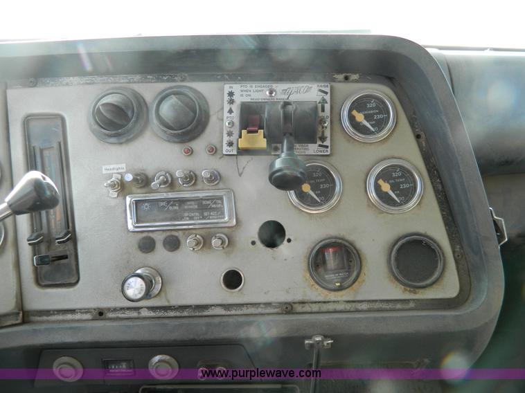 image for item Y9055 1993 Ford LTL 9000 Aero Max dump truck