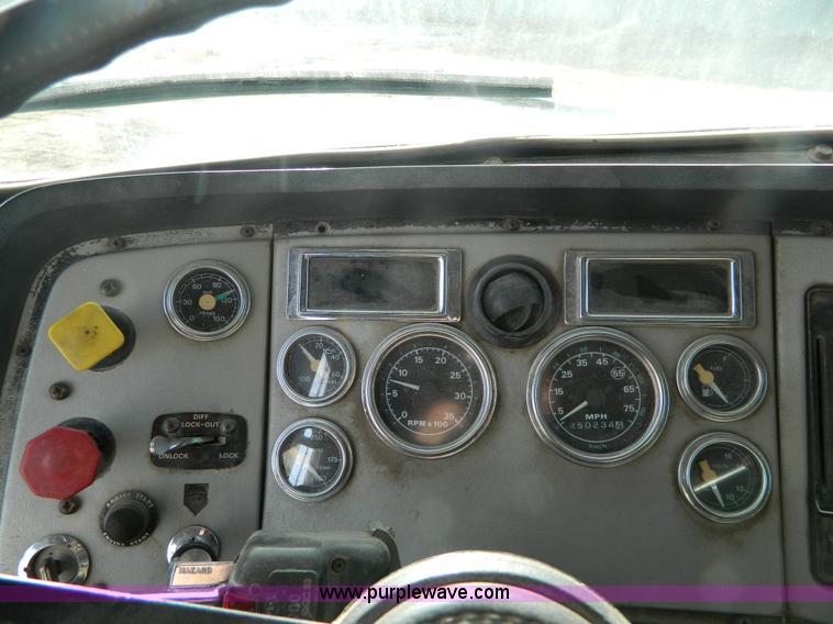 image for item Y9055 1993 Ford LTL 9000 Aero Max dump truck