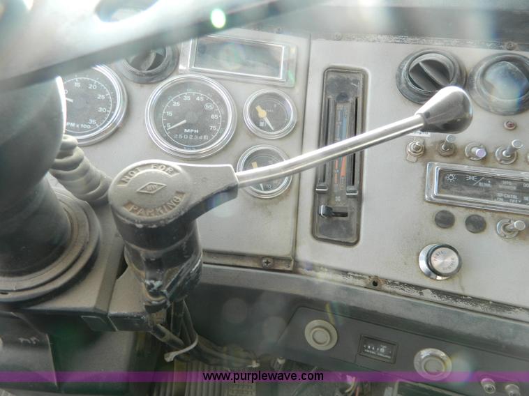 image for item Y9055 1993 Ford LTL 9000 Aero Max dump truck