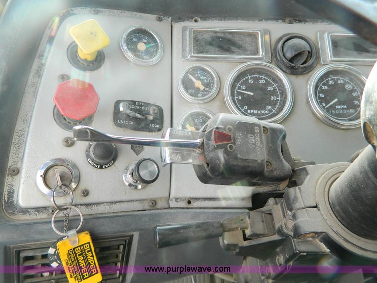 image for item Y9055 1993 Ford LTL 9000 Aero Max dump truck