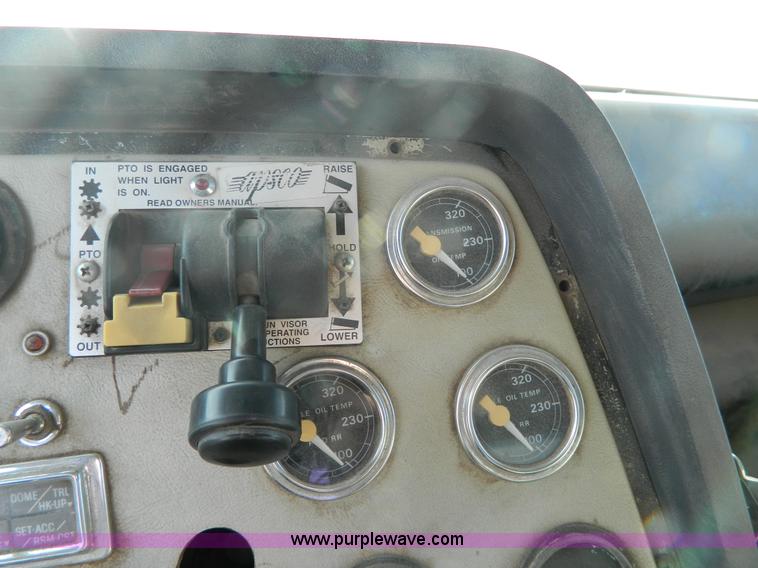 image for item Y9055 1993 Ford LTL 9000 Aero Max dump truck