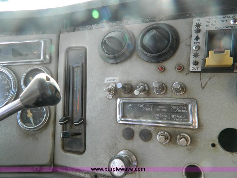 image for item Y9055 1993 Ford LTL 9000 Aero Max dump truck