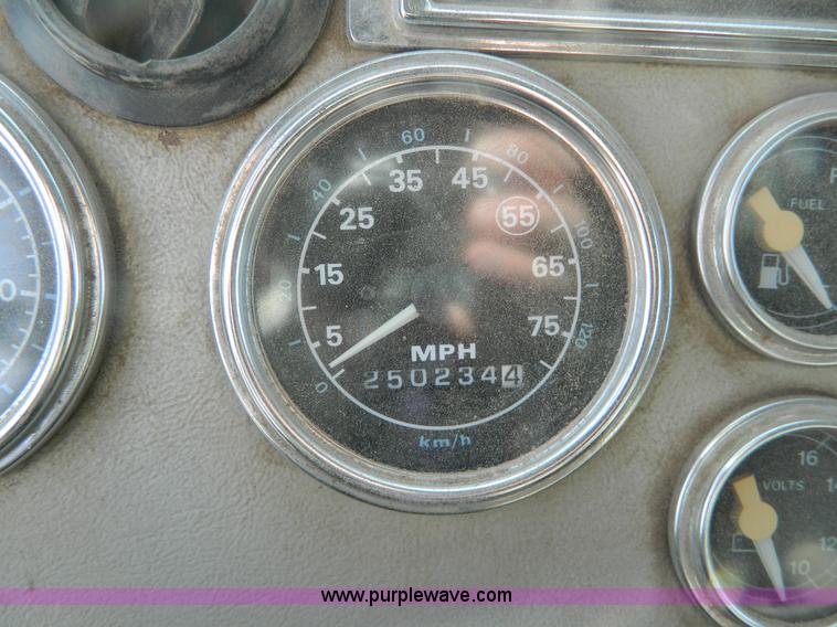 image for item Y9055 1993 Ford LTL 9000 Aero Max dump truck