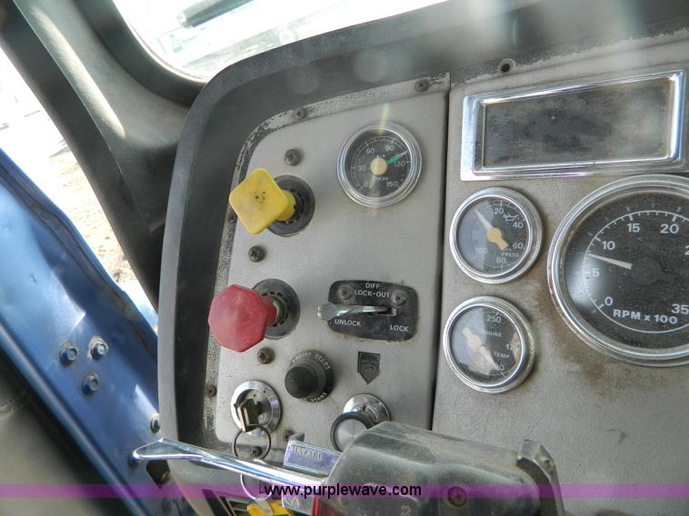 image for item Y9055 1993 Ford LTL 9000 Aero Max dump truck