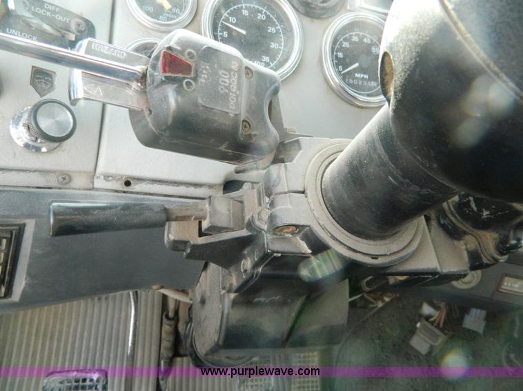 image for item Y9055 1993 Ford LTL 9000 Aero Max dump truck