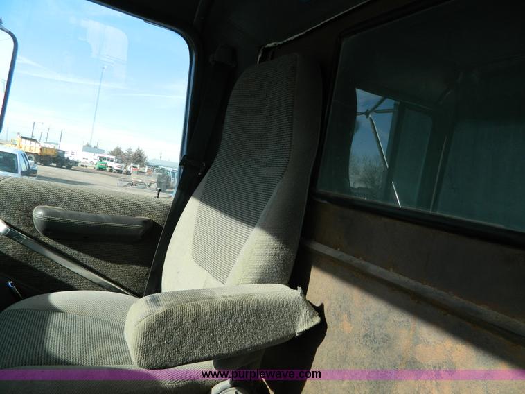 image for item Y9055 1993 Ford LTL 9000 Aero Max dump truck