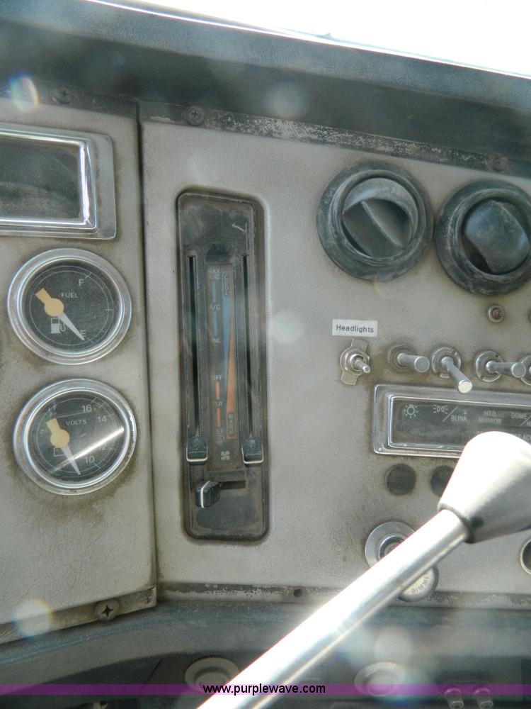 image for item Y9055 1993 Ford LTL 9000 Aero Max dump truck