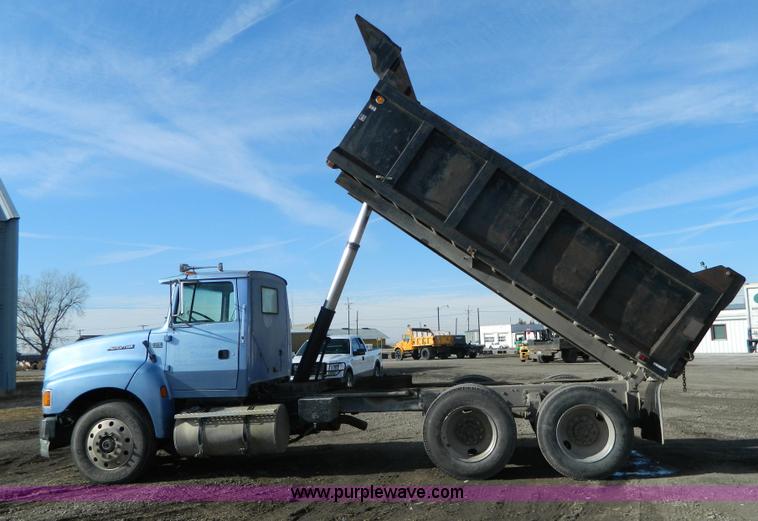 image for item Y9055 1993 Ford LTL 9000 Aero Max dump truck