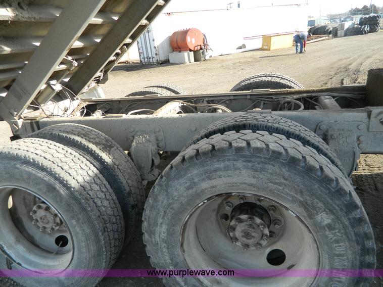 image for item Y9055 1993 Ford LTL 9000 Aero Max dump truck