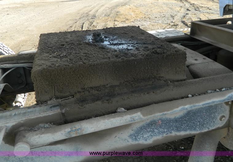 image for item Y9055 1993 Ford LTL 9000 Aero Max dump truck