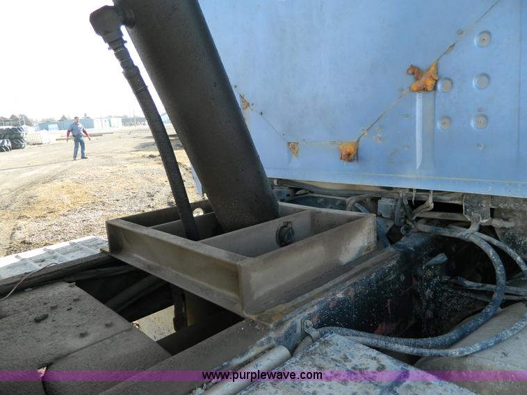 image for item Y9055 1993 Ford LTL 9000 Aero Max dump truck