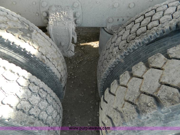 image for item Y9055 1993 Ford LTL 9000 Aero Max dump truck