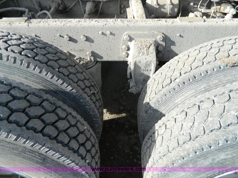 image for item Y9055 1993 Ford LTL 9000 Aero Max dump truck