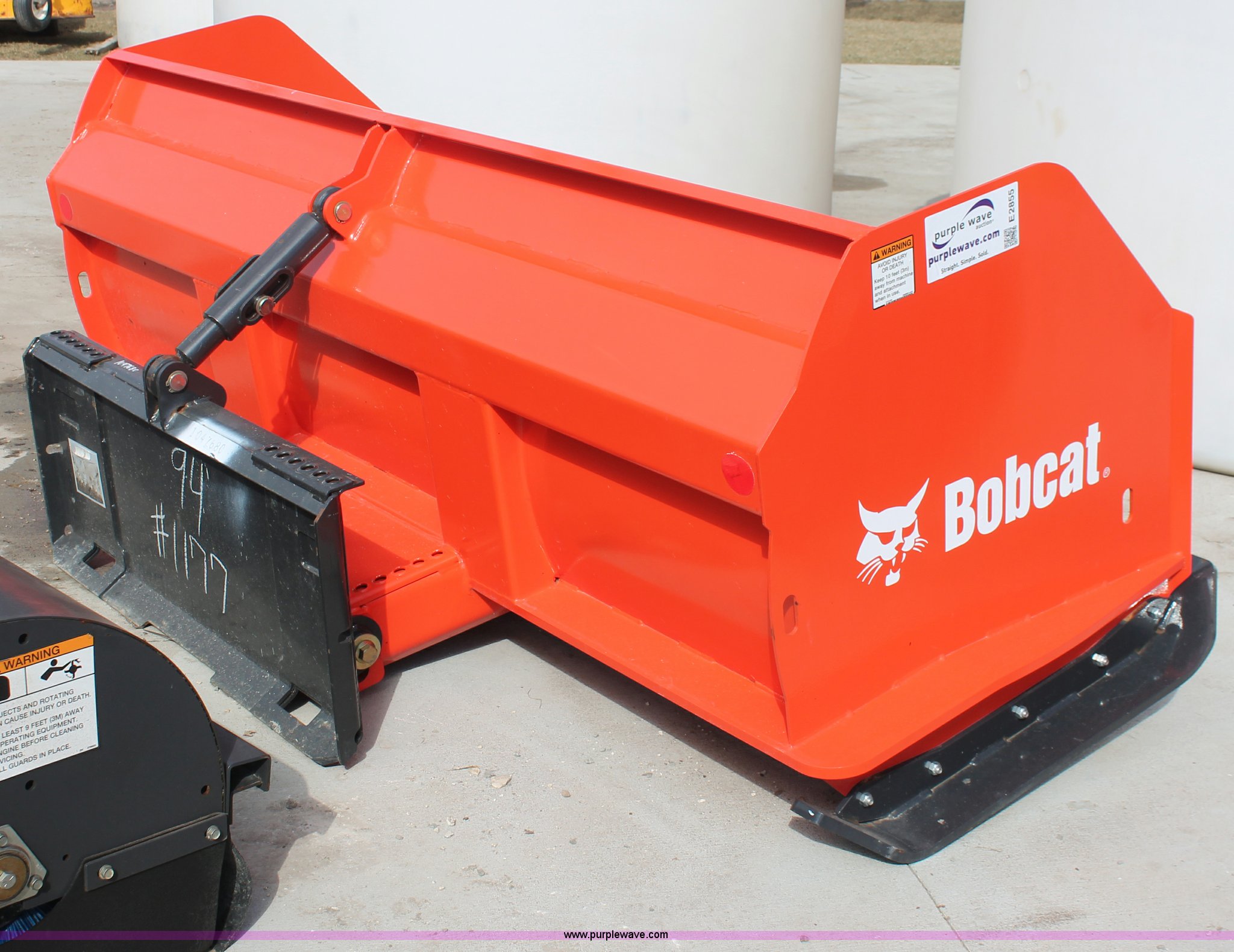 Bobcat 94 snow pusher in Hesston, KS Item E2855 sold Purple Wave