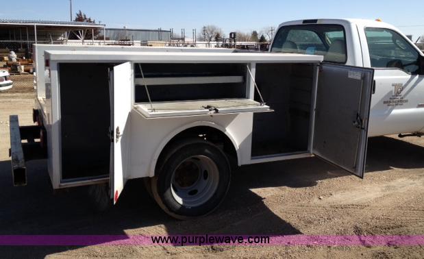 image for item B1869 2003 Ford F550 utility truck