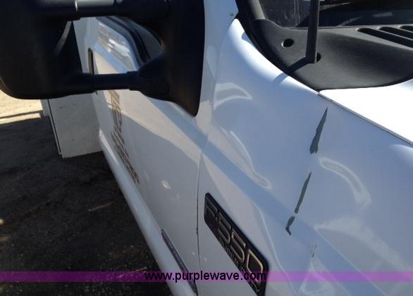 image for item B1869 2003 Ford F550 utility truck