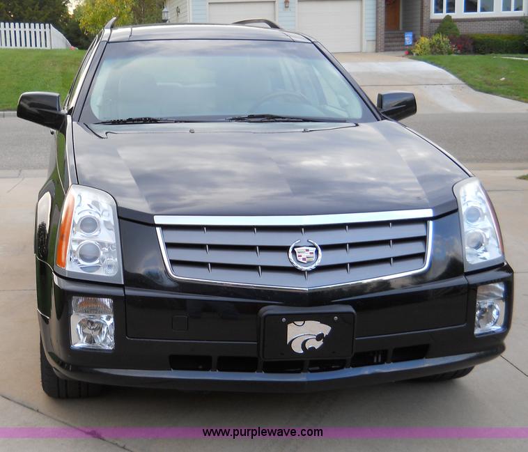 image for item B1870 2004 Cadillac SRX SUV