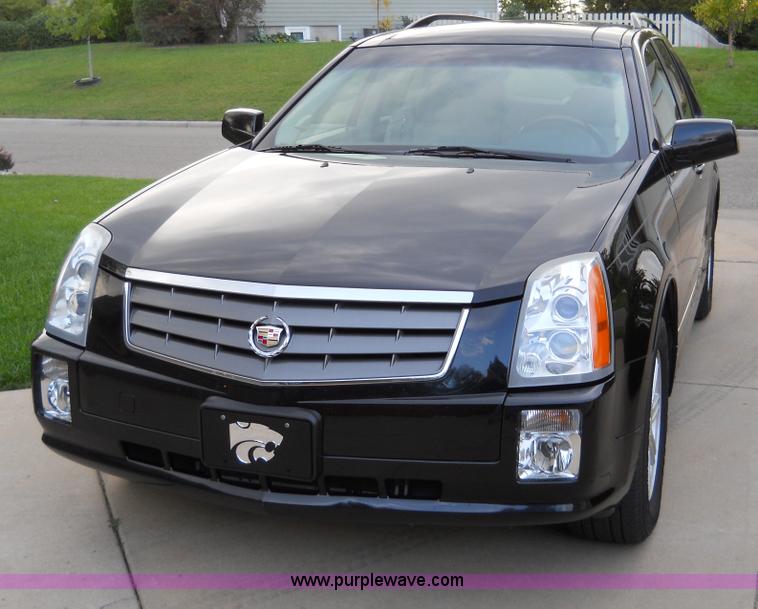 image for item B1870 2004 Cadillac SRX SUV