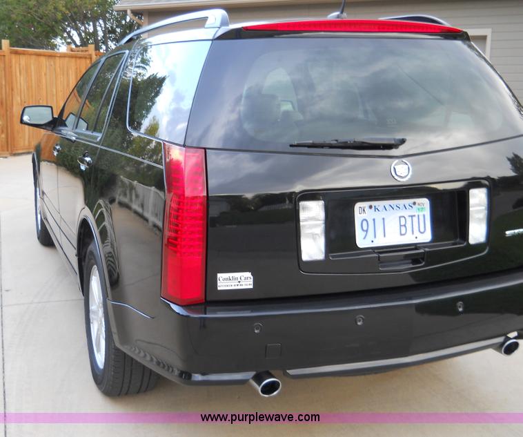 image for item B1870 2004 Cadillac SRX SUV