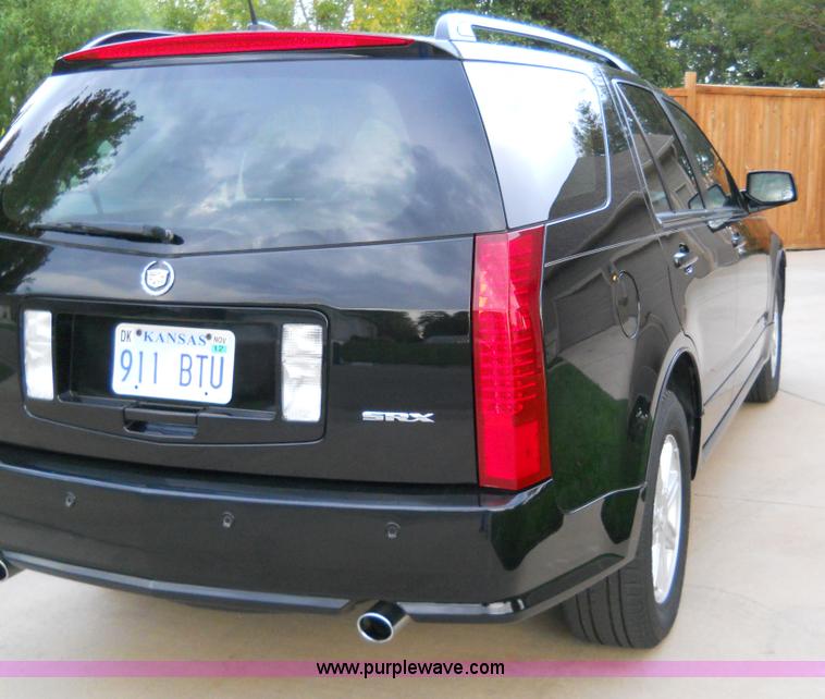 image for item B1870 2004 Cadillac SRX SUV