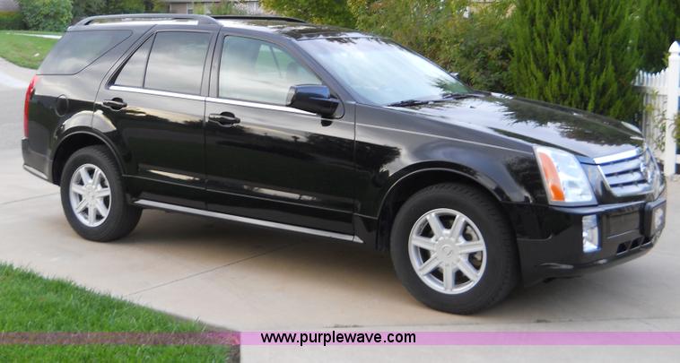 image for item B1870 2004 Cadillac SRX SUV