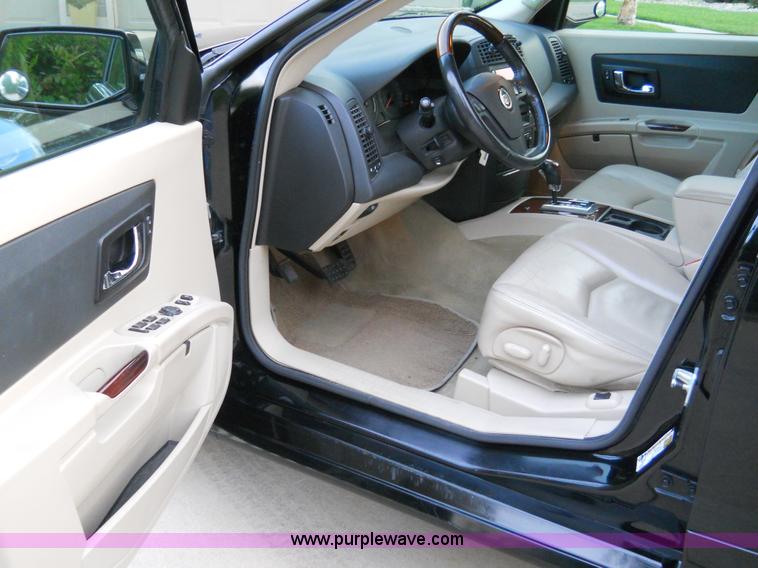 image for item B1870 2004 Cadillac SRX SUV