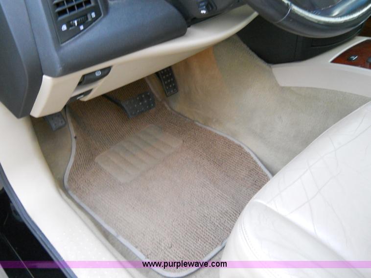 image for item B1870 2004 Cadillac SRX SUV