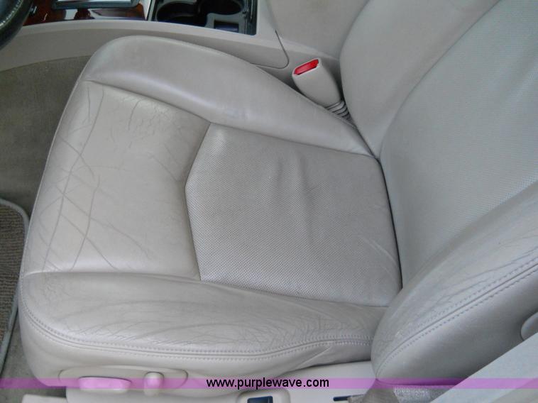 image for item B1870 2004 Cadillac SRX SUV