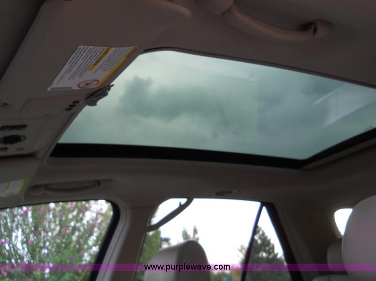 image for item B1870 2004 Cadillac SRX SUV