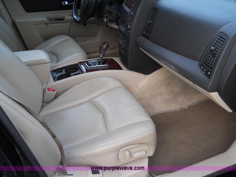 image for item B1870 2004 Cadillac SRX SUV