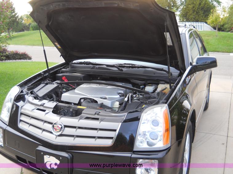 image for item B1870 2004 Cadillac SRX SUV