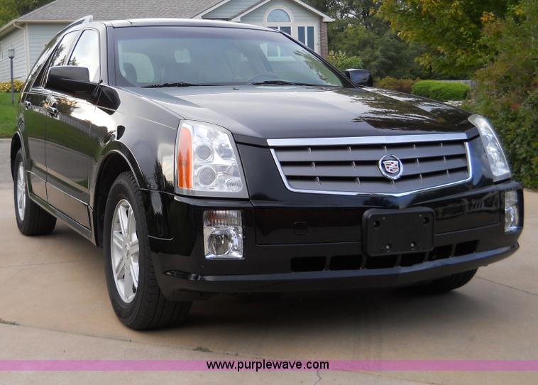image for item B1870 2004 Cadillac SRX SUV
