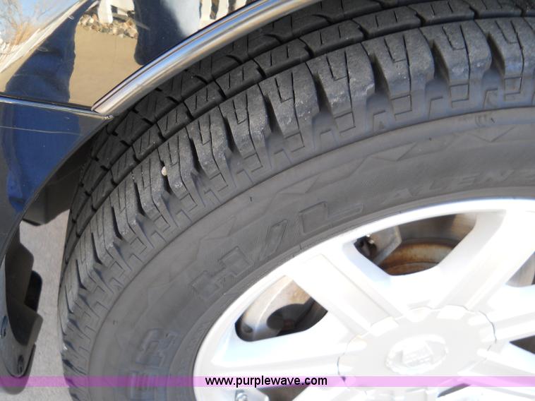 image for item B1870 2004 Cadillac SRX SUV