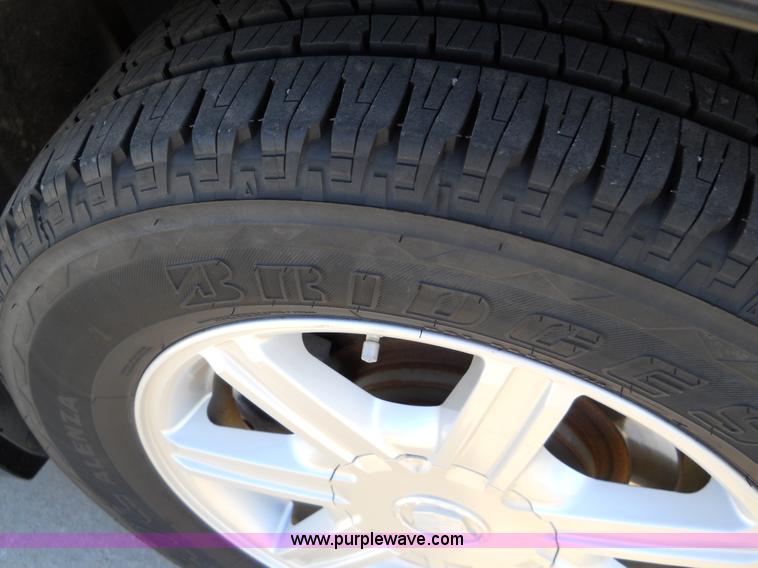 image for item B1870 2004 Cadillac SRX SUV