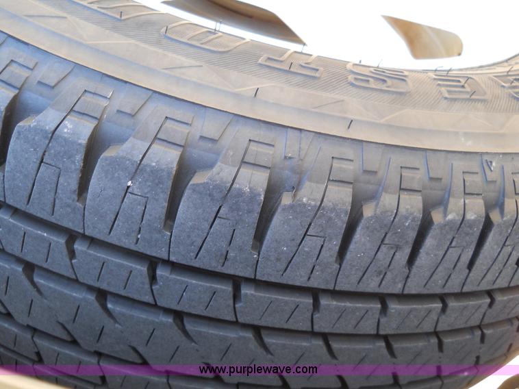 image for item B1870 2004 Cadillac SRX SUV